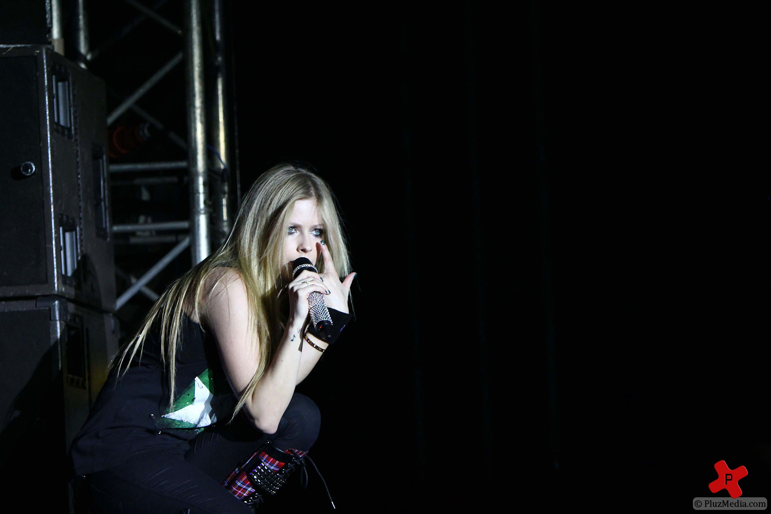 Avril Lavigne performing in concert at russia photos | Picture 77521